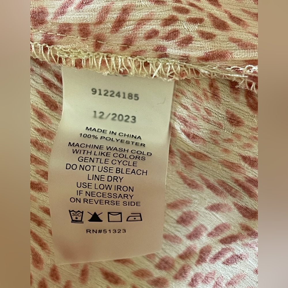 Vince Camuto Abstract Flora Pink Ruffle Neck Sleeveless Top - Picture 8 of 8